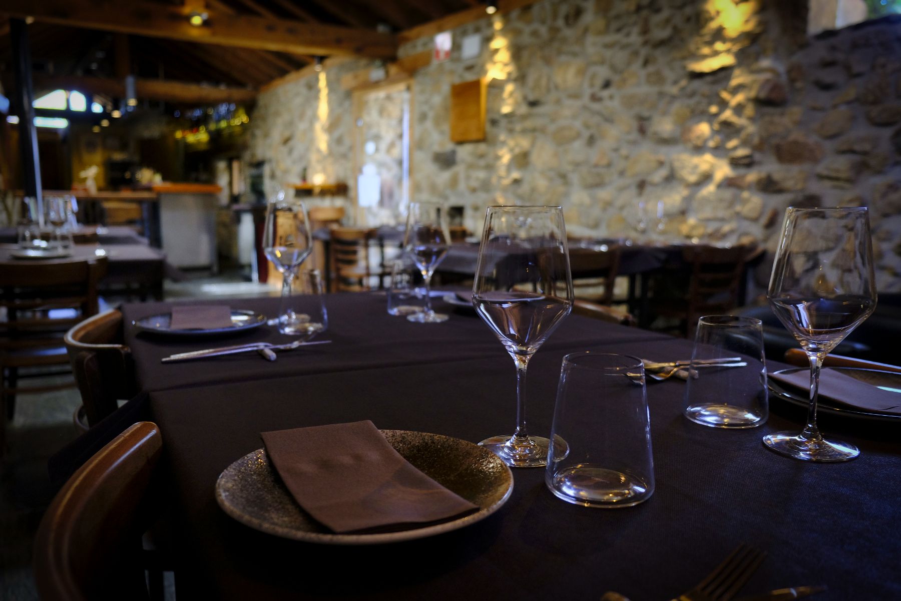 La sala, mesa puesta